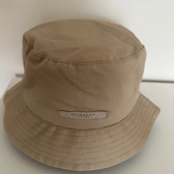 Burberry Reversible Bucket Hat Solid/Plaid SIZE L NWT - Picture 6 of 6